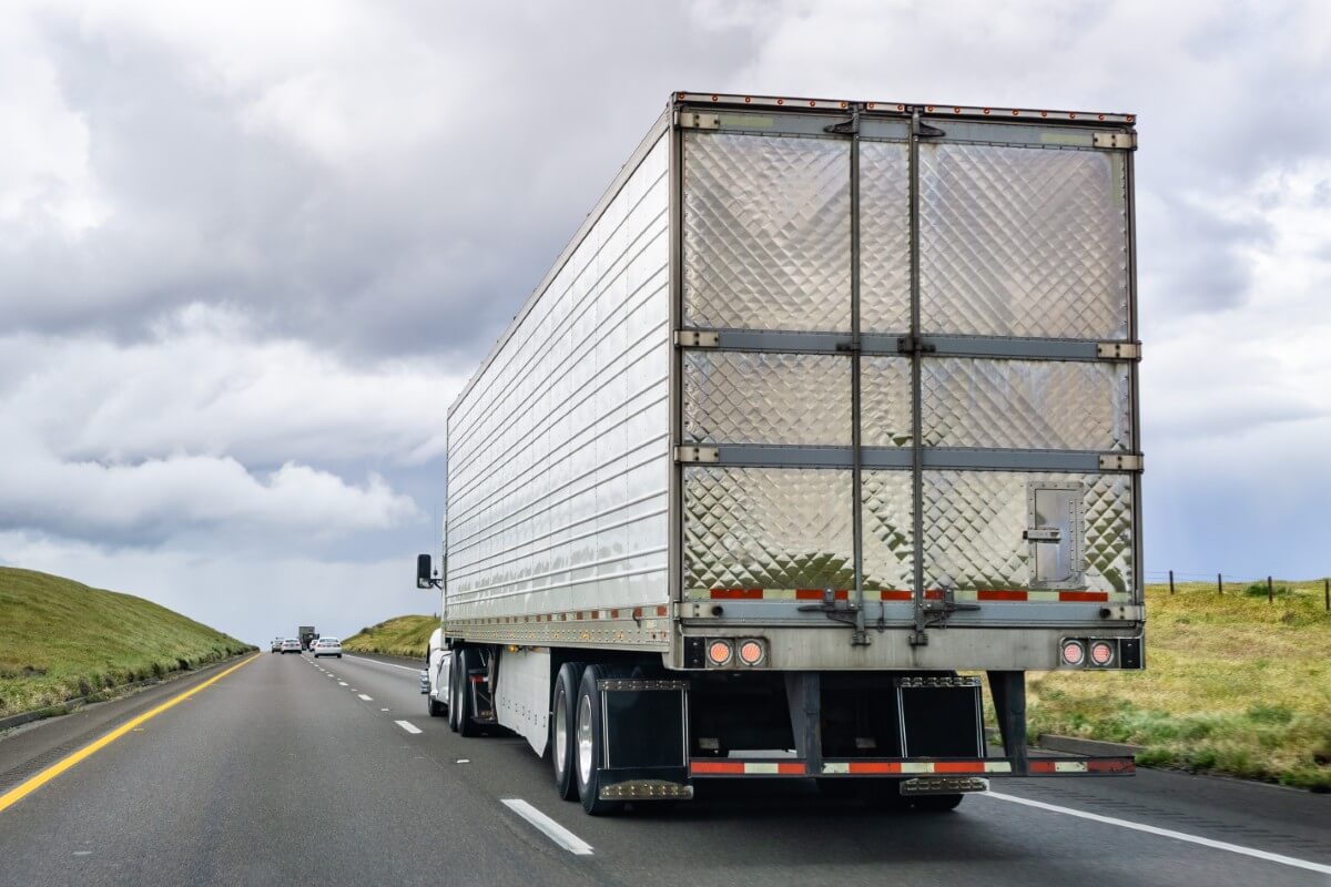 truck driving on the interstates california 2024 12 02 16 38 54 utc.jpg